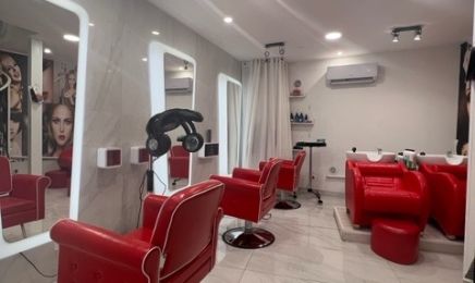 Laïla Ongles : Coiffeur à Nîmes