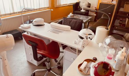 Nellis Oase Sonnenstudio & Sauna: Nagelstudio in Schwanewede