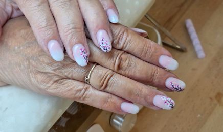 Emma Nail 1798 Chez Saint Lou Coiffures : Manucure à Thuir