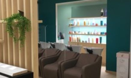LB Coiffure Mixte : Coiffeur à Vulaines-sur-Seine.                                           Salon climatisé