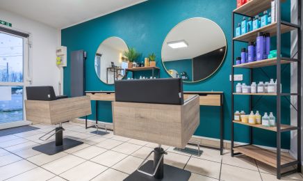 Un Hair de Rébellion  : Coiffeur à Roye