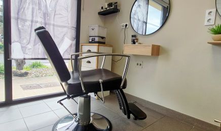 Apauline Hair  : Coiffeur à Villegouge