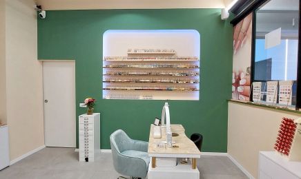 Glow Nails & Spa: Kosmetikstudio in München