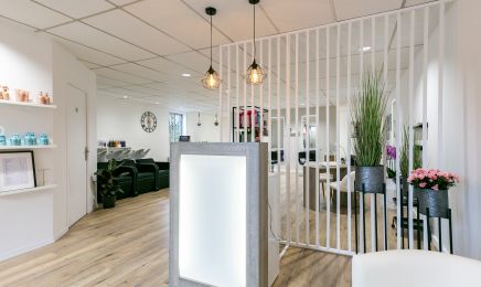 Laura Coiffure et Ongle : Manucure à Doussard