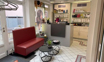 Astrina - Hair & More: Friseur in Passau