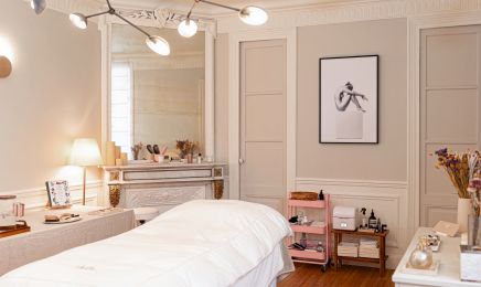 Margaux Latimier Facialiste - Drainage Renata França Massage  : Institut de beauté à Paris