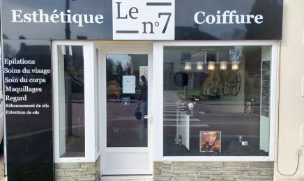 LE N°7  : Manucure à La Hague