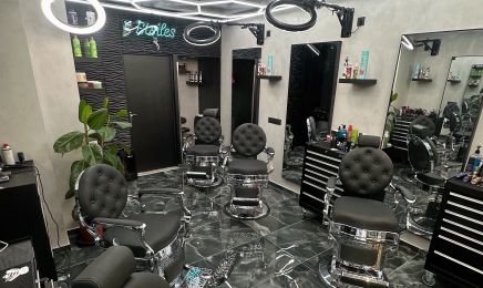 5 étoiles barbershop : Barbier à Rouen