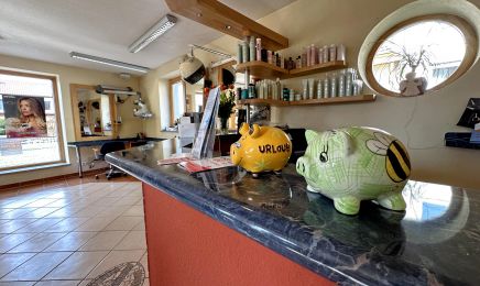 Friseur Modern Hairstyle Petra Albert: Friseur in Unterhohenried 