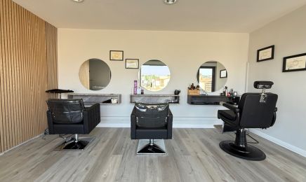 PV Hair Lounge  : Coiffeur à Saint-Martin-de-Crau