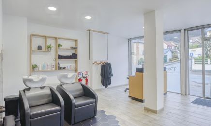 Parenthèse : Coiffeur à Le Trait