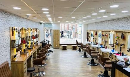 Kamm & Schere: Friseur in Stade