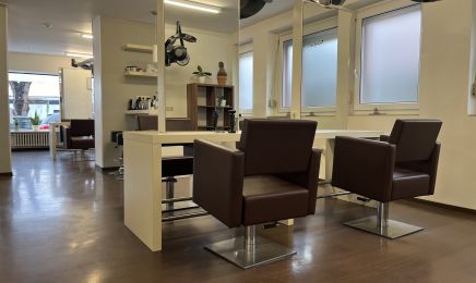 Cutting Room Friseursalon: Friseur in Bad Salzschlirf