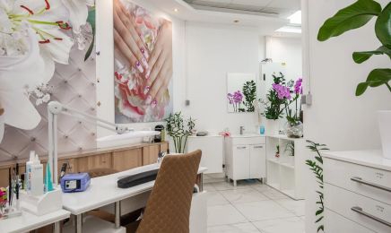 Mom‘s Nails: Nagelstudio in Hamburg