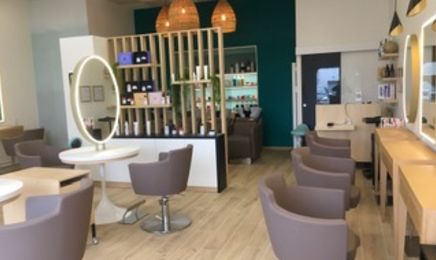 LB Coiffure Mixte : Coiffeur à Vulaines-sur-Seine.                                           Salon climatisé