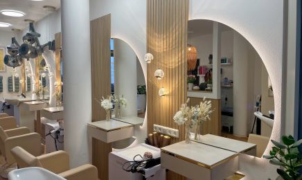 Conny‘s Haar- und Nagelstudio: Friseur in Freiberg