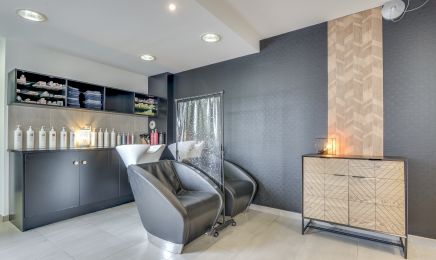 La Cabane du Coiffeur & Juste un Instant (Prothésiste Ongulaire) : Coiffeur à Pont-Péan