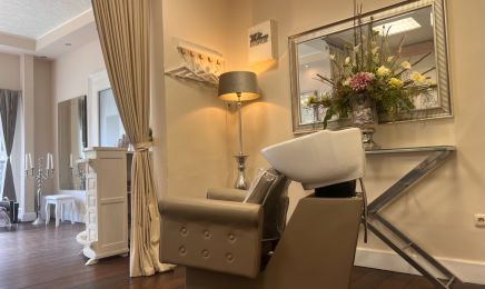 Frauenfriseur Sawsan Hair: Kosmetikstudio in Schwelm