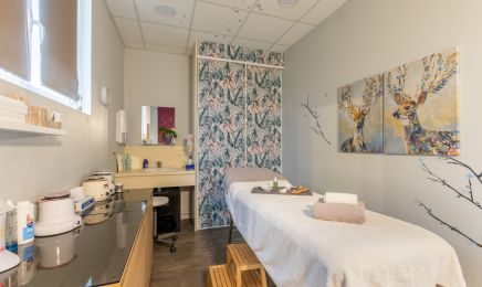 Ombr’elle Esthétique : Manucure à Étoges