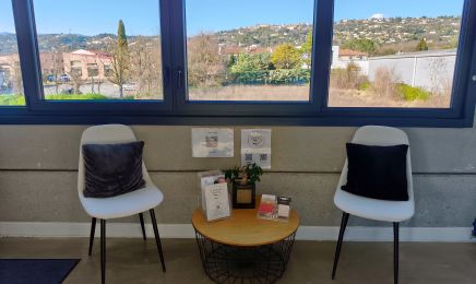 L'atelier beauté by esthétique Laura : Manucure à Montauroux