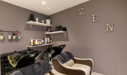 La tête ailleurs : Coiffeur à Plounéventer