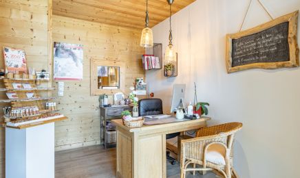 Ajna beaute : Institut de beauté à Combloux