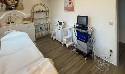 Lux beauty academy : Kosmetikstudio in Hamburg