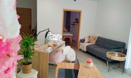 Lyne Beauté - Prothésiste Ongulaire & Maquilleuse Professionnelle : Manucure à Gonfaron
