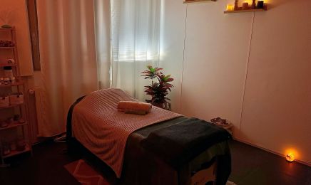 Gloire ô bien-être• Massage bien-être  Drainage lymphatique•Kobido•Intra-buccal : Manucure à Saint-Priest-en-Jarez
