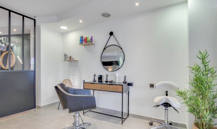 La Cabane du Coiffeur & Juste un Instant (Prothésiste Ongulaire) : Coiffeur à Pont-Péan