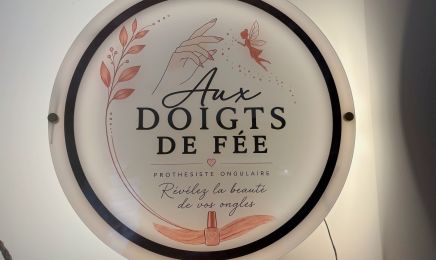 Aux doigts de fée : Manucure à Commelle-Vernay