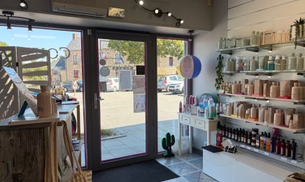 Maeva Coiffure : Institut de beauté à Bais