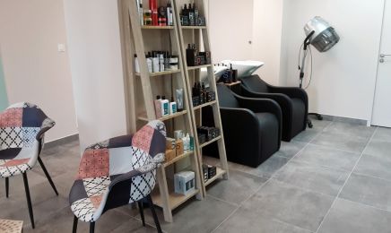 Berang Hair : Coiffeur à Yzernay