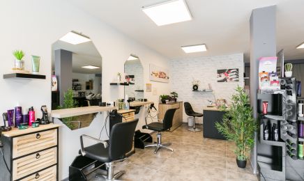 Au petit salon  : Coiffeur à Castets
