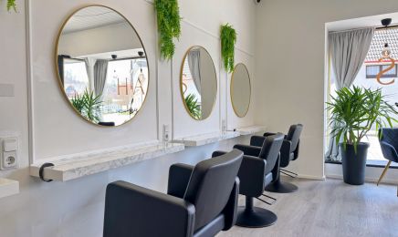 Hairs By Valerie: Friseur in Gummersbach