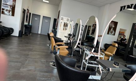 Friseursalon Uncut Campus: Friseur in Unterschleißheim