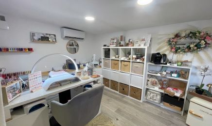 Vannails Art Studio : Institut de beauté à Thil