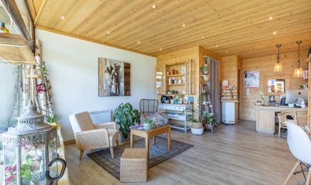Ajna beaute : Institut de beauté à Combloux