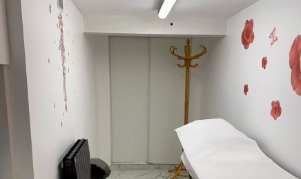 Triomphe Nail Bar : Institut de beauté à Paris