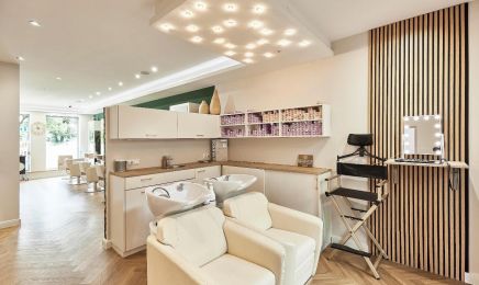 WellBeing Salon - Friseur Kosmetik: Kosmetikstudio in München