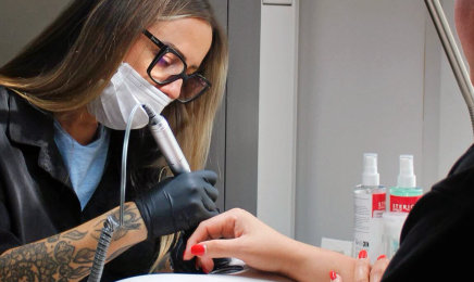 Les ongles de Louise  : Manucure à Maubec