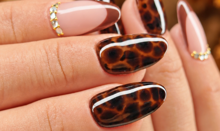 Les ongles by M  : Coiffeur à Elne