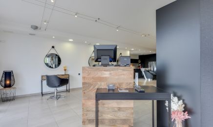 La Cabane du Coiffeur & Juste un Instant (Prothésiste Ongulaire) : Coiffeur à Pont-Péan