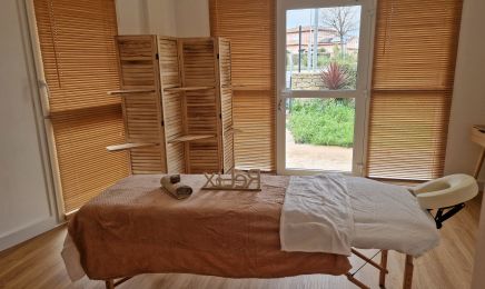 Nathea : Barbier à Saint-Cyr-sur-Mer
