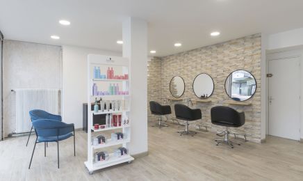 Parenthèse : Coiffeur à Le Trait