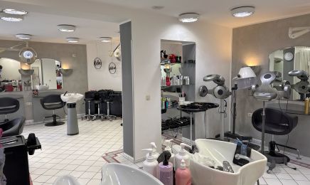 Astrina - Hair & More: Friseur in Passau