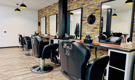 Destina‘s Hair Lounge: Friseur in Stuttgart