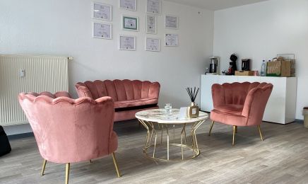 Ay Ästhetik: Kosmetikstudio in Gießen