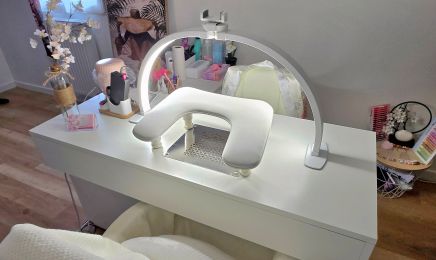 Onglement Chic : Manucure à Longuesse