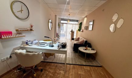 AU QG DES FILLES : Manucure à Saint-Thibéry